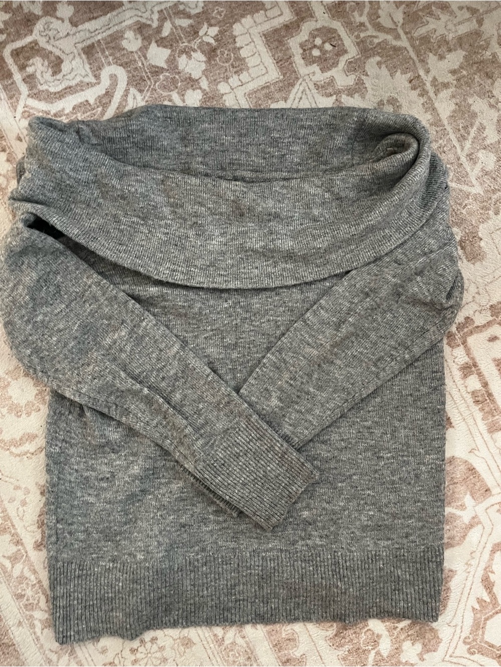 Abercrombie & Fitch Gray Off-the-Shoulder Sweater